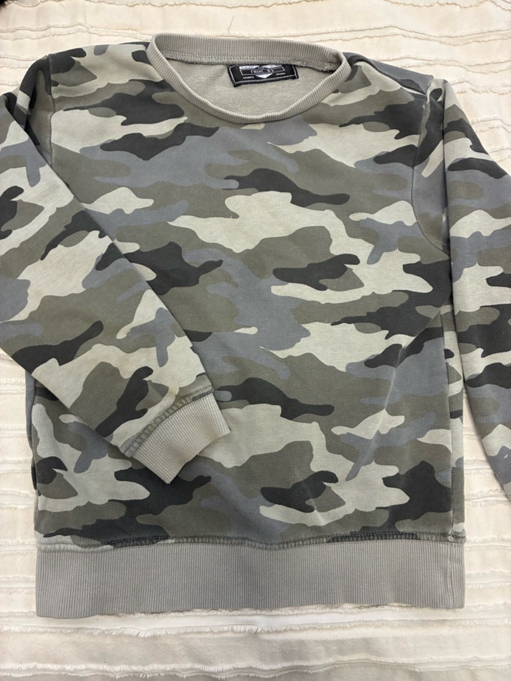 Kids Camo Crewneck sweatshirt Top - Grey tone. Size 4/5. VGUC.